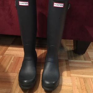 Navy blue Hunter boots