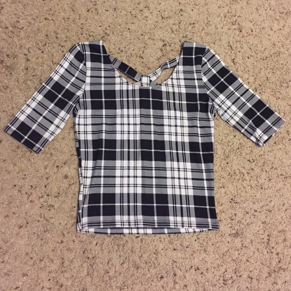 Black and white checkered top. - Picture 1 of 2