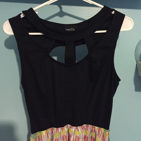 Multicolored high-low dress. - Picture 2 of 3