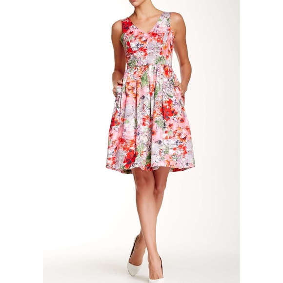 Maggy London Dresses & Skirts - 🎉SALE🎉Maggy London Floral Fit & Flare Dress
