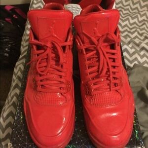 Labs retro 4 size 11. selling at 180