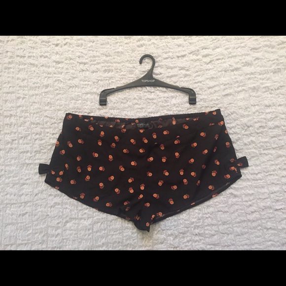 NWOT TOPSHOP ROSE PRINT BOW DETAIL SHORTS