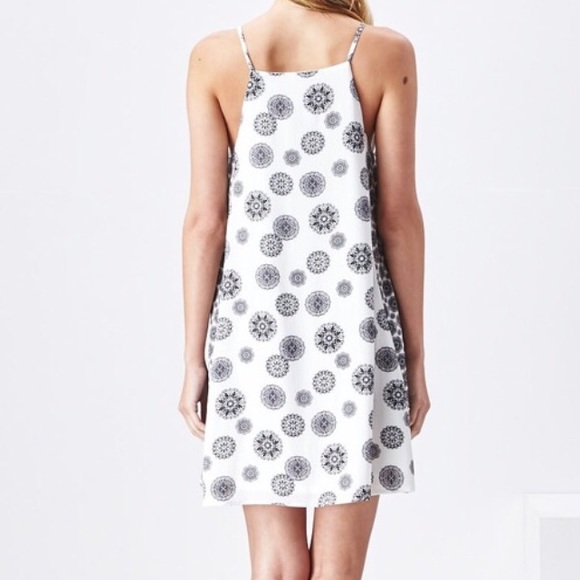 Sadie and Sage Daisy Dress 🎀 - Picture 3 of 3