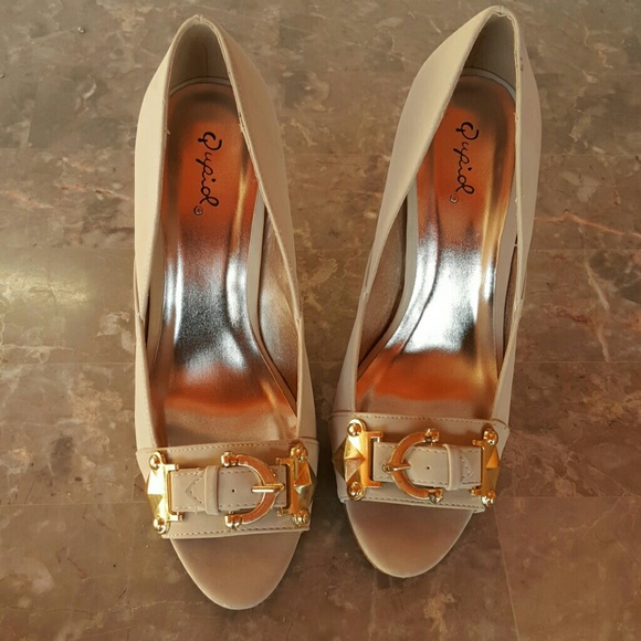 Qupid peep toe pumps