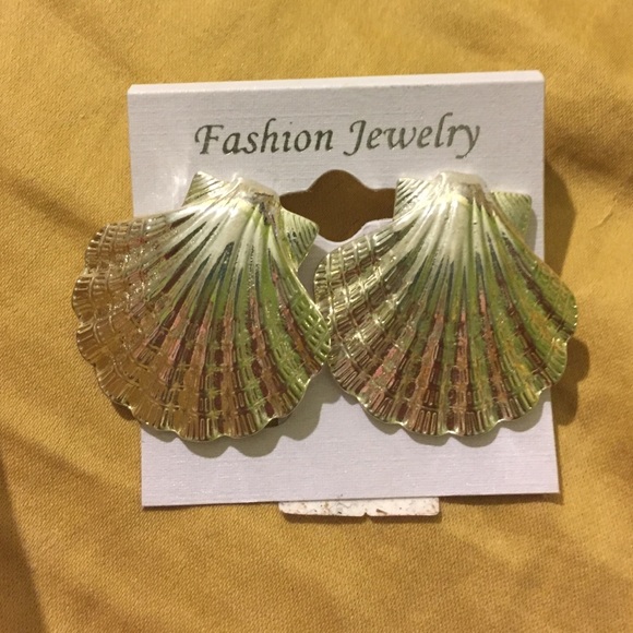 Seashell earrings
