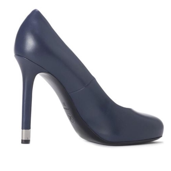 🎉SOLD on Ebay🎉NIB Chanel Pumps W/ Metal Tip Heel - Picture 3 of 4