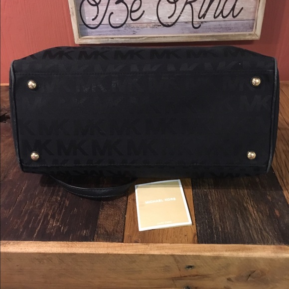 Michael Kors gently loved signature large satchel. - Picture 4 of 4