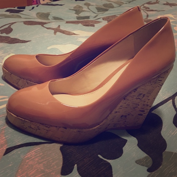 Vince Camuto tan wedge