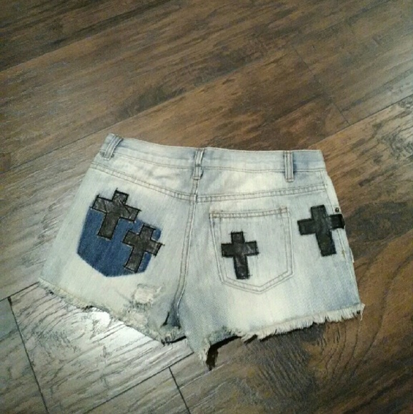 Shorts #crosses - Picture 2 of 2