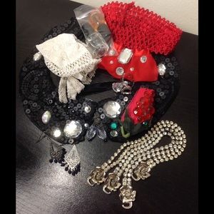 Burlesque Accessories: Jewelry, Collars, Gloves