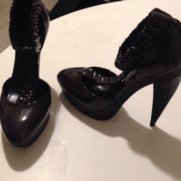 Authentic BURBERRY patten leather platforms - Picture 2 of 4