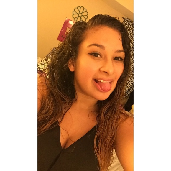 Meet your Posher, Lily - Picture 2 of 3