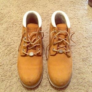 **LIKE NEW** classic Timberlands