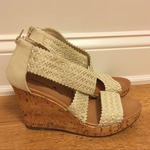 NWOT Sandals wedges