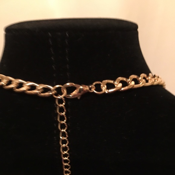 LAST ONE‼️ Pearl Flower Necklace - Picture 3 of 4