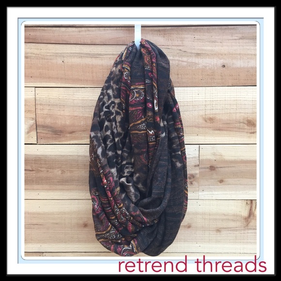 NWT patterned infinity scarf - Picture 2 of 4