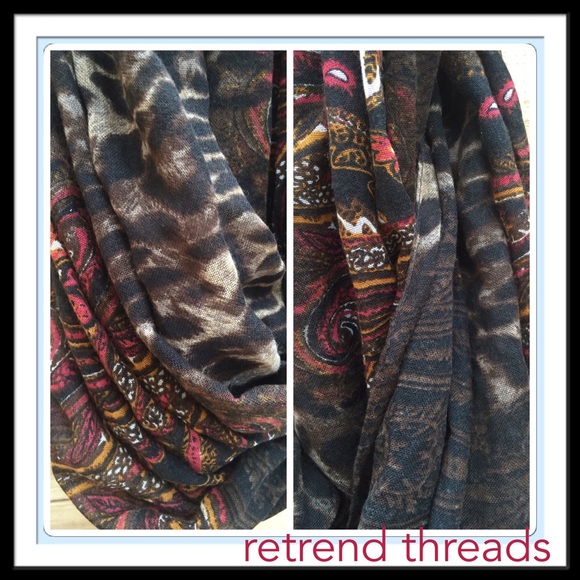 NWT patterned infinity scarf - Picture 4 of 4