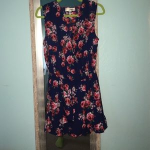 Cute navy blue low cut romper with floral print🌸