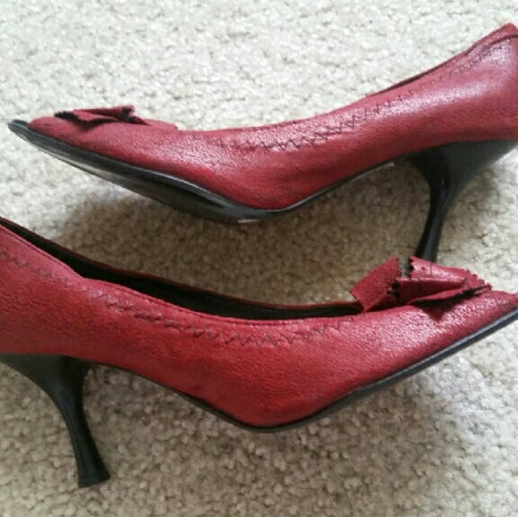 Red Suede Italian  Heels Size 7 - Picture 1 of 4