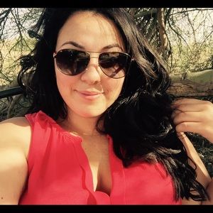 Meet your Posher, Danielle