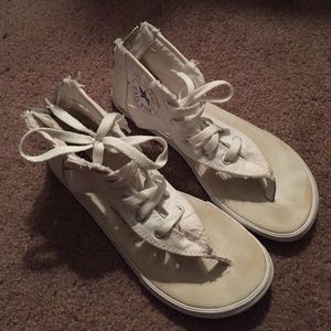 White Converse gladiator sandals. Size 6.