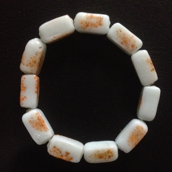 Glass bead bracelet