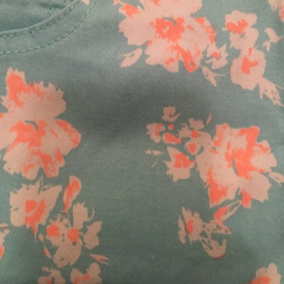 Pattern Shorts - Picture 2 of 3
