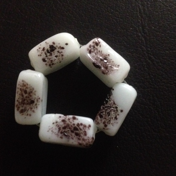 Glass bead ring
