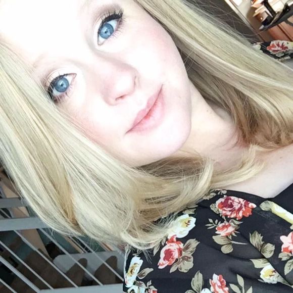 Meet your Posher, Courtney