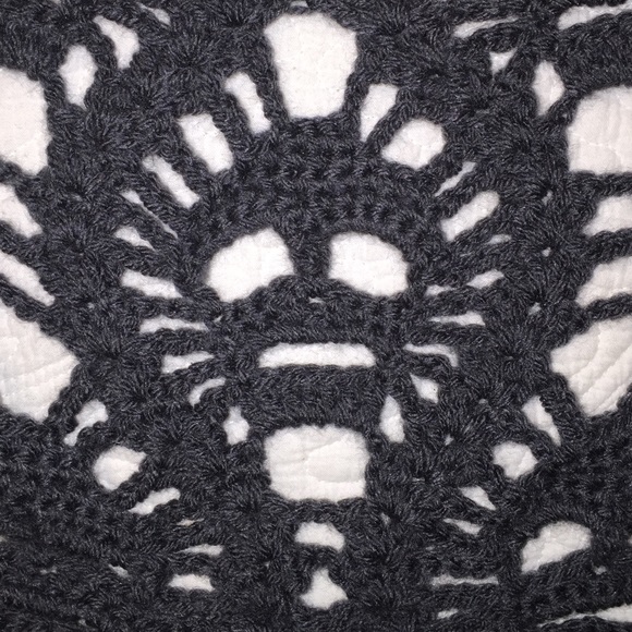 💀HANDMADE Crocheted Skull Shawl 💀 - Picture 3 of 3