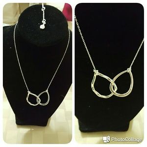 Trendy interlocking teardrops necklace