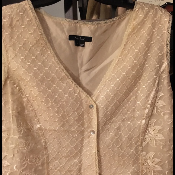 Embroidered/Lace vest - Picture 1 of 3