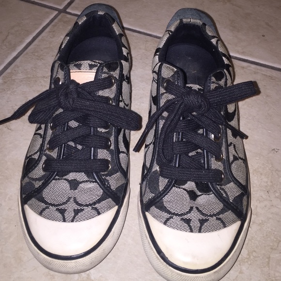 🚫SOLD🚫 black coach shoes. Size 5.5! Normal wear