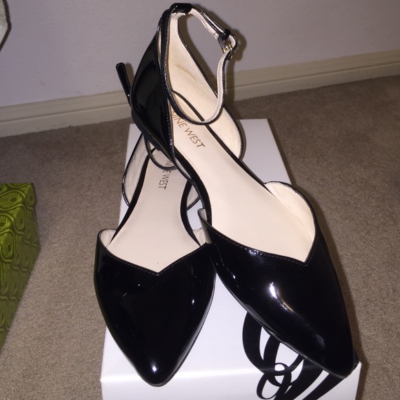Black patent Nine West flats size 6