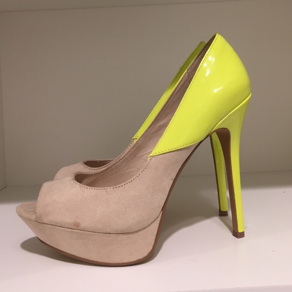 Patent/suede peep toe pumps nude/neon yellow