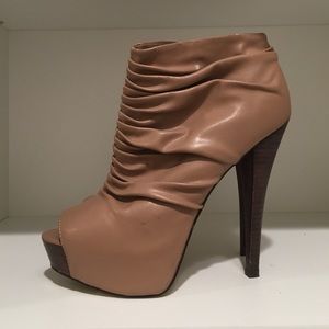 Steve Madden nude peep toe booties