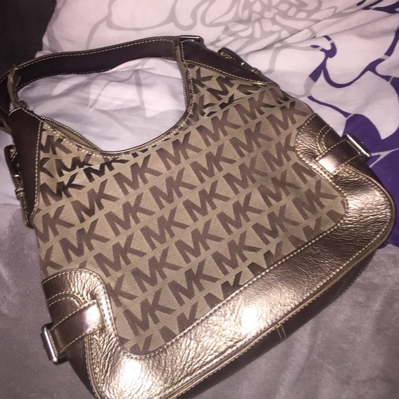A Michael Kors hand bag.