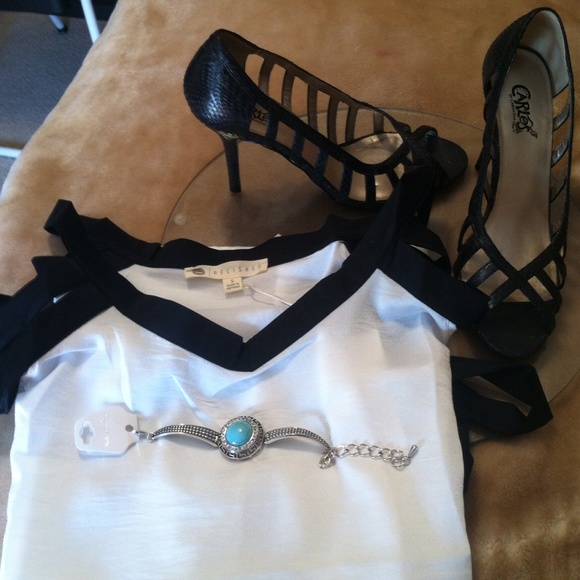 Relished white and black Venezia top. - Picture 3 of 3