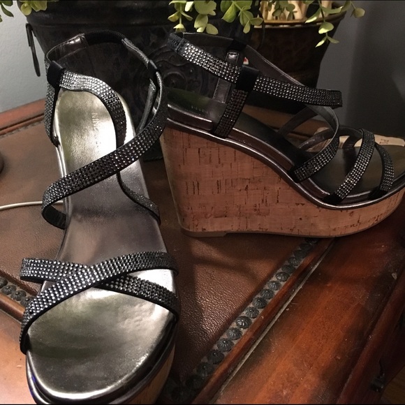 Nine West black/ pewter wedges. - Picture 3 of 4