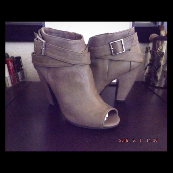 Heeled ankle booties