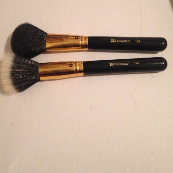 BH cosmetics brushes.