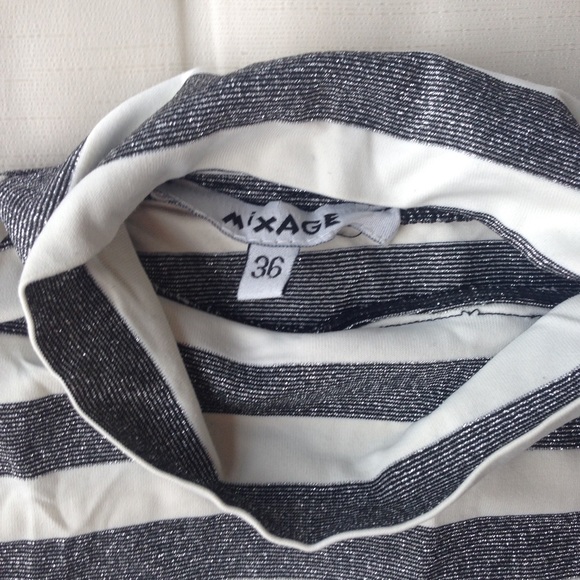 Sleeveless striped top - Picture 2 of 3