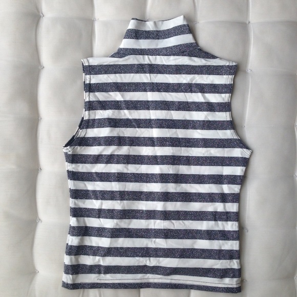 Sleeveless striped top - Picture 3 of 3