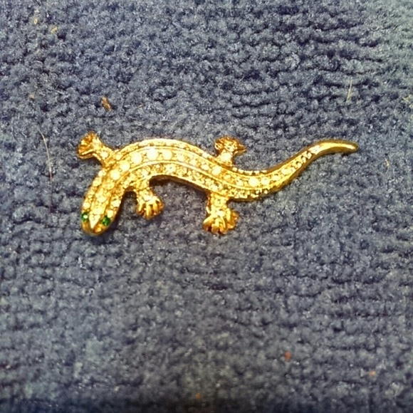 Diamond studded lizard pin