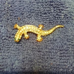 Diamond studded lizard pin