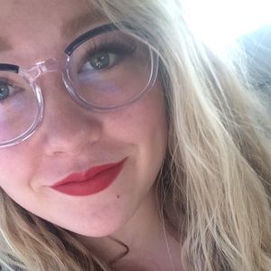 Meet your Posher, Alexia