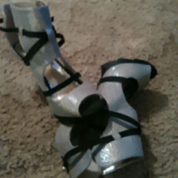 Heels - Picture 2 of 3