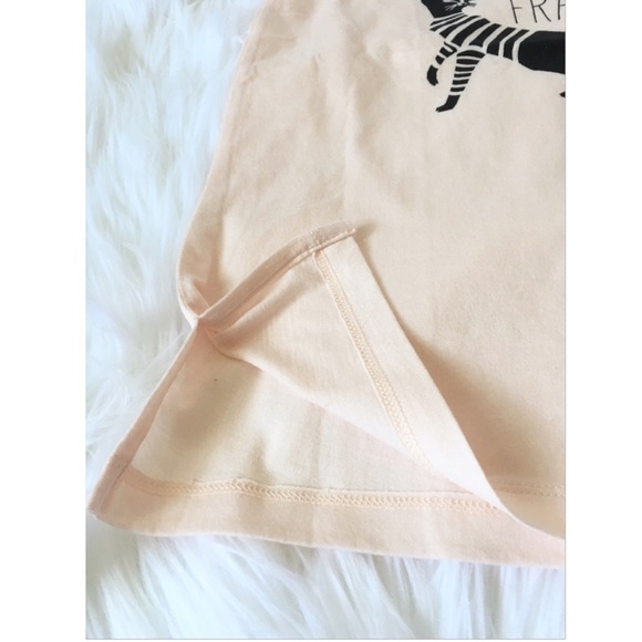 🆕Banana Republic Tee - Picture 2 of 3