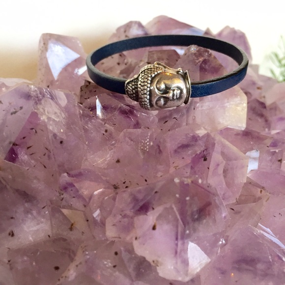 Navy leather bracelet & Buddha magnet clasp NWT