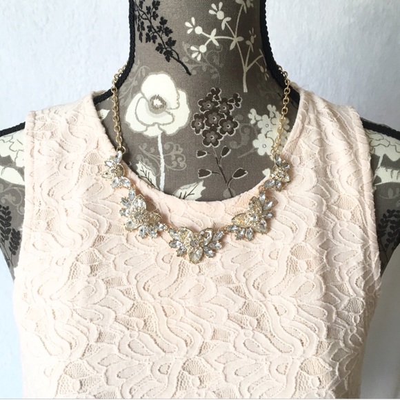 πSALEπBanana Republic sleeveless top - Picture 2 of 4